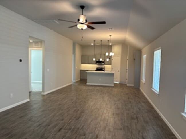 Building Photo - Stunning New Home