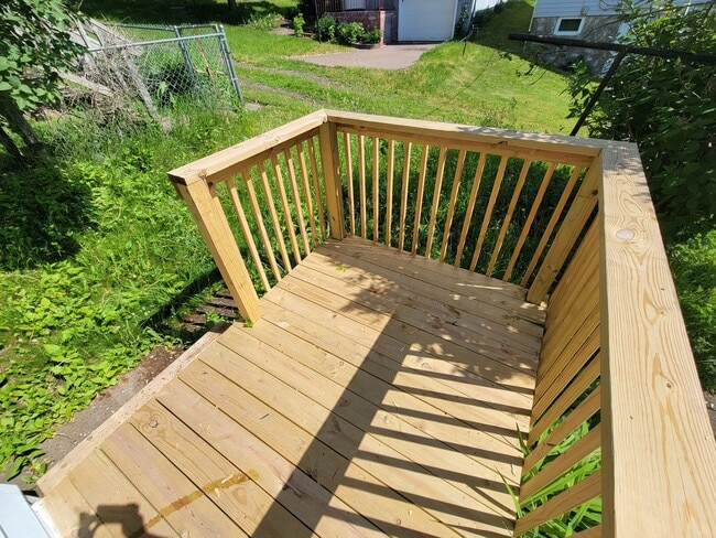 Building Photo - AVAILABLE AUGUST - 2 BED 1 BATH