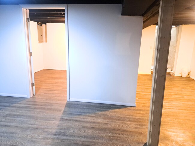 Building Photo - 671 W Clark Rd