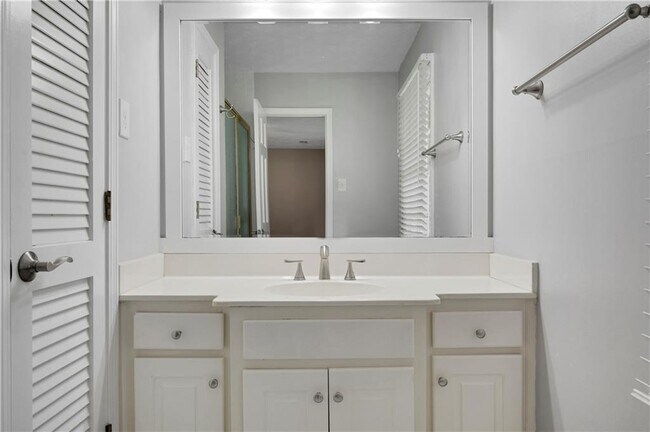 Building Photo - 5223 Davantry Dr