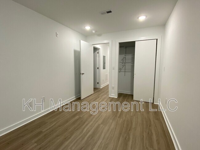 Building Photo - 3932-36 Mt Vernon St