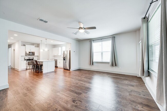 Building Photo - Beautiful 3BE/2.5BA by Invent Communities/...