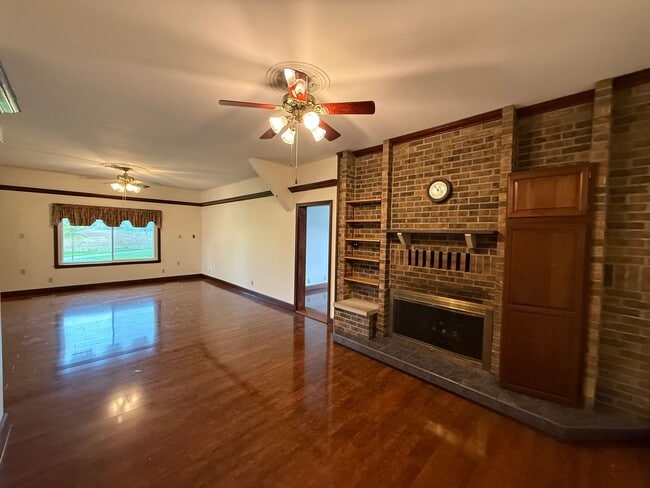 Building Photo - 3 Bedroom, 2 Bathroom House for Rent