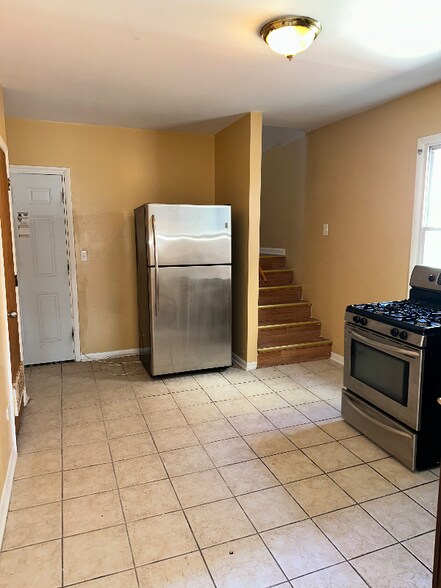 Building Photo - 2020 W 69th Pl