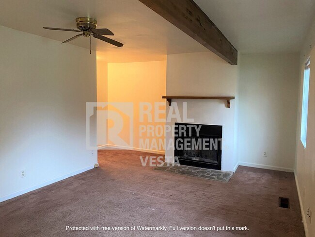 Building Photo - 627 Maplewood Dr