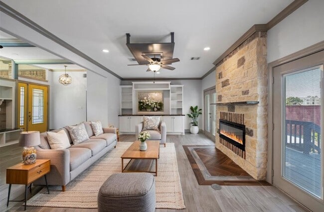 Building Photo - 12903 Figaro Dr