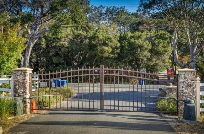 Building Photo - Modern Country Home in Petaluma – 4 Bed, 3...