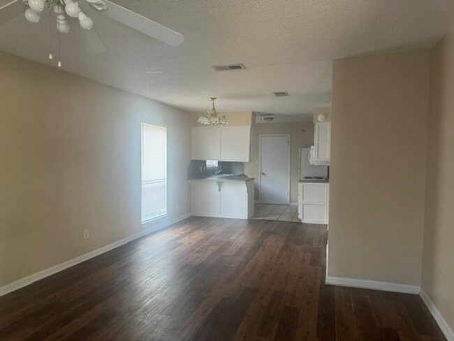 Building Photo - 510 Rosedale Dr