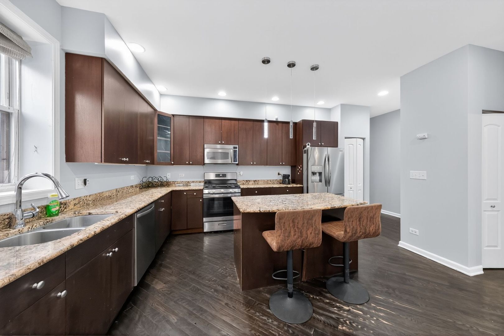 Building Photo - 4956 S Champlain Ave