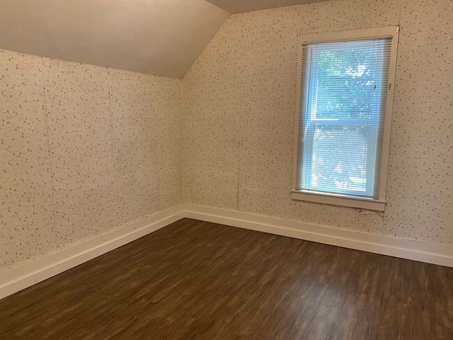 Building Photo - 207 S Sprague St