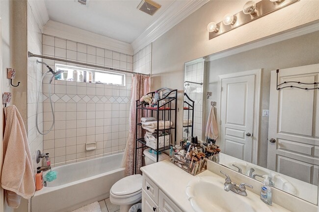 Building Photo - 835 Rosine St