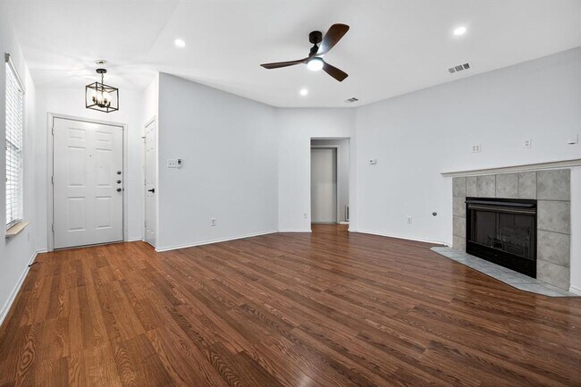 Building Photo - 1502 McDowell Bend