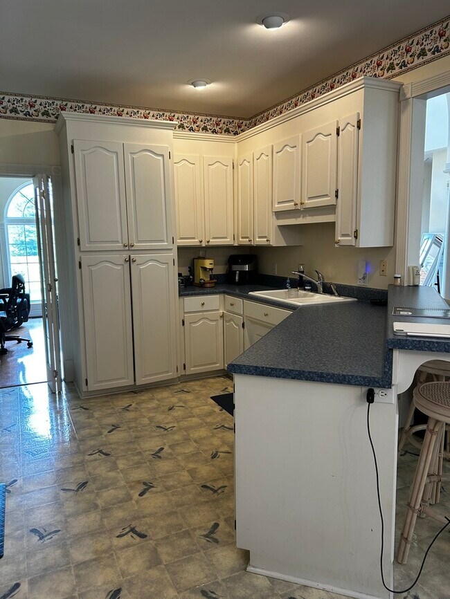 Building Photo - 11 W Deer Trail