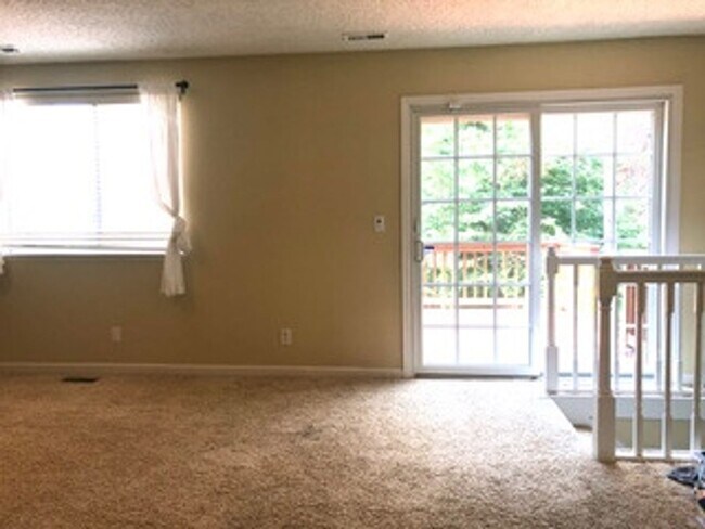 Building Photo - Spacious 4 bedroom in Finn Hill/Juanita area in a cul-de-sac with large backyard