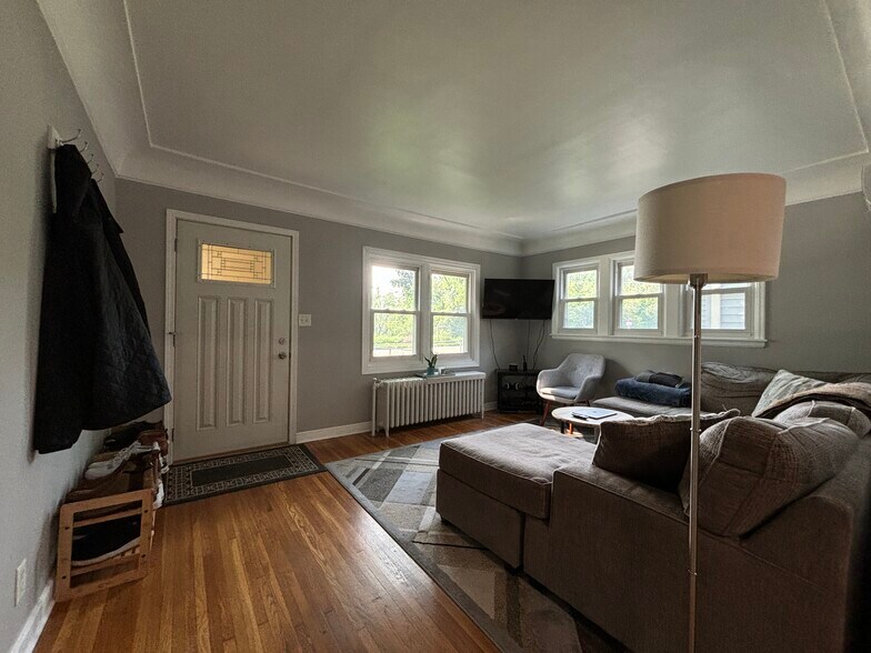 Living Room - 4009 France Ave S