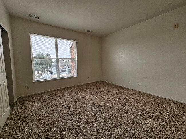 Building Photo - Awesome Aurora Top Floor 2 Bed 2 Bath Cond...