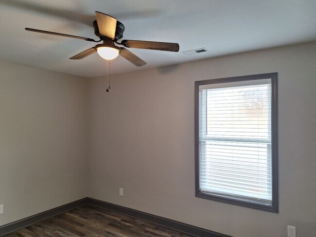 Building Photo - NEW DUPLEX Conveniently located to 40 West