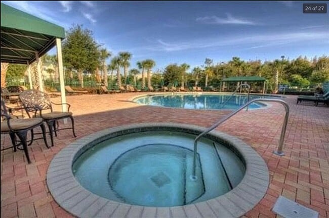 Building Photo - nice and quiet condo in desirable New Tamp...