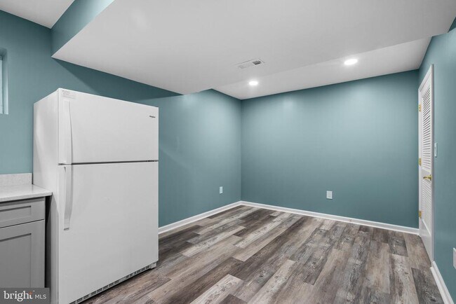 Building Photo - 3331 Spring Ln