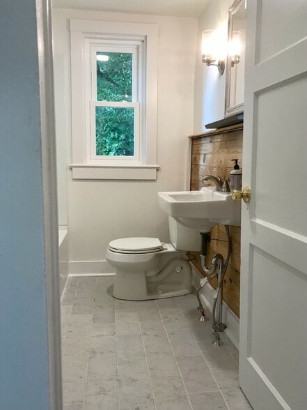 Building Photo - 27320 Morgnec Rd