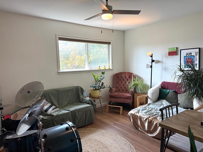 Building Photo - 2007 La Casa Dr