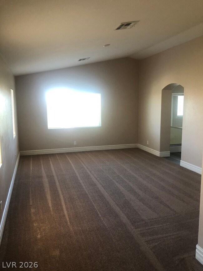 Building Photo - 298 Fairway Woods Dr