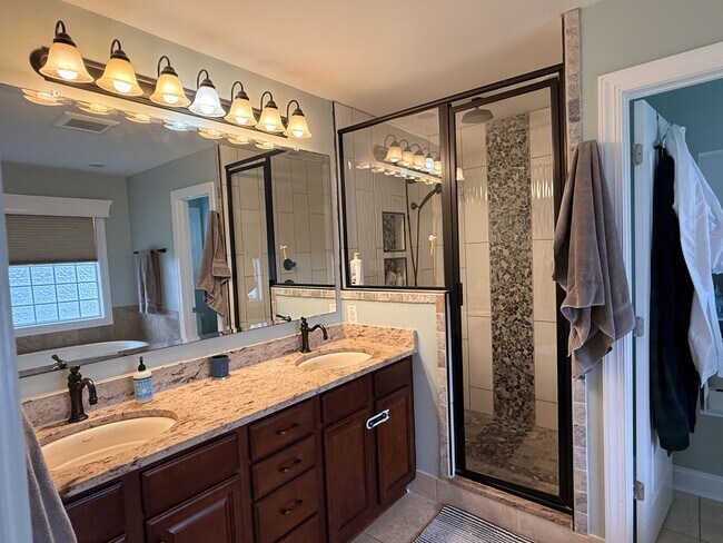 Building Photo - 704 Stagecoach Dr