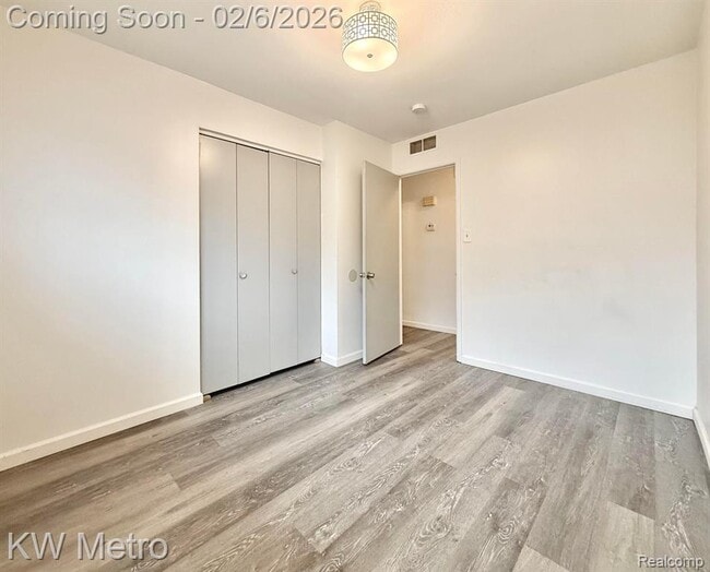 Building Photo - 13231 Albany St