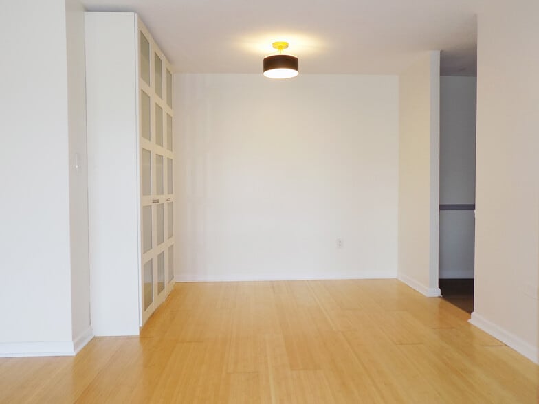 Dining room - 4600 S Four Mile Run Dr