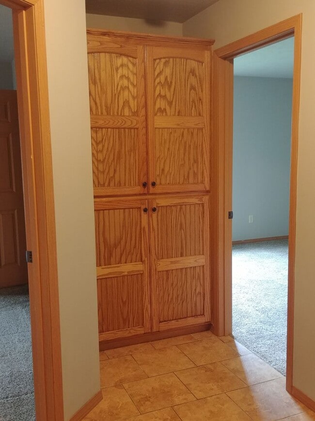 Building Photo - 705-707 E Watermill Cir