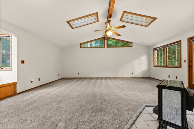 Building Photo - Stunning 4-Bed Gig Harbor Home for Rent | ...