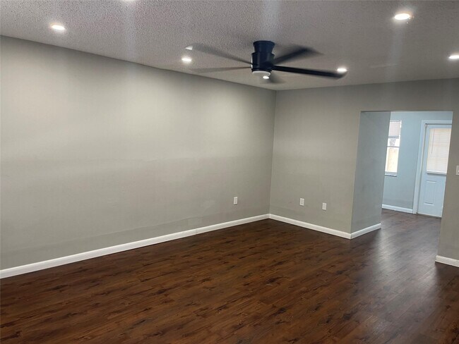 Building Photo - 2017 Oleander Blvd