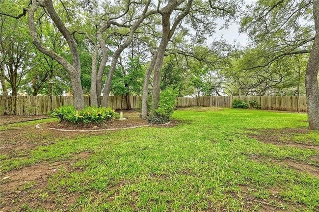 Building Photo - 9405 Caracas Dr