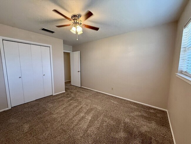 Building Photo - 2507 Camarie Ave