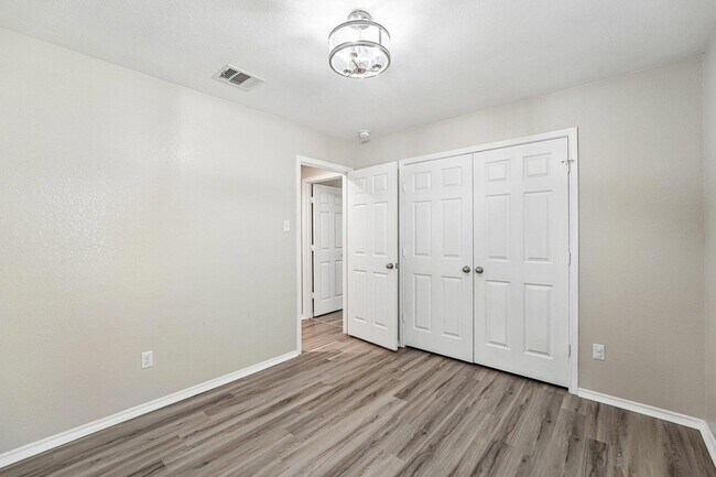 Building Photo - 9209 Bowfield Dr
