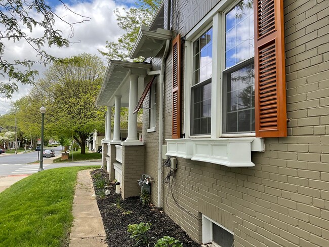 Building Photo - 229 Cocoa Ave