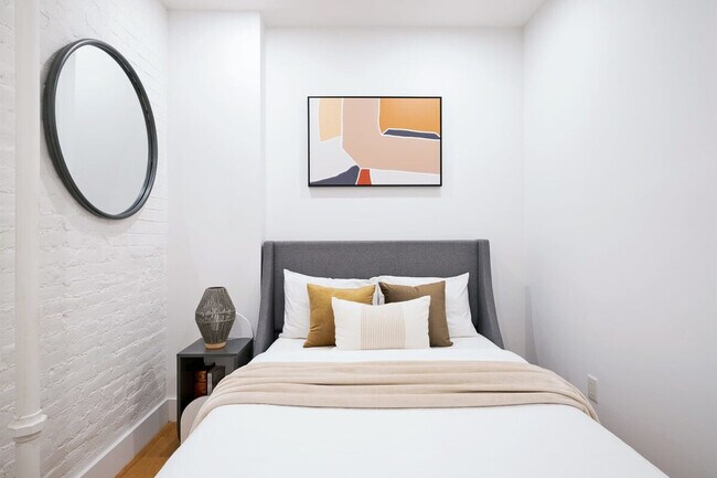 Building Photo - 411 E 68th St