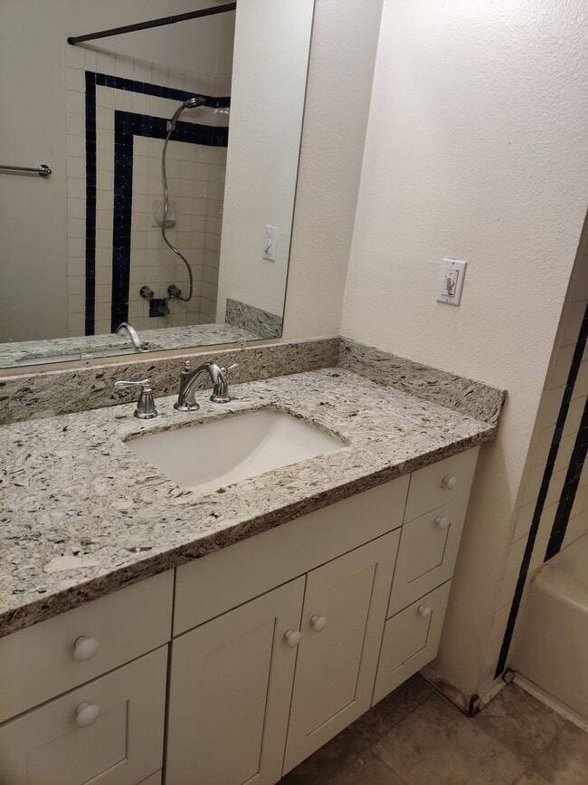 Building Photo - Great Lake Sammamish condo
