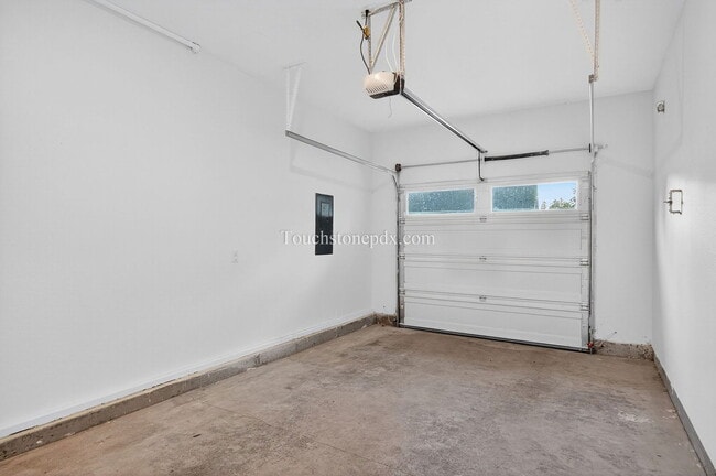 Building Photo - 13838 SE Knight St