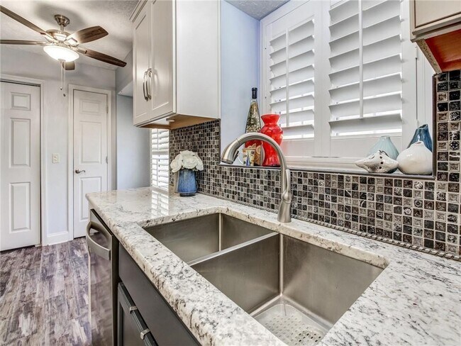 Building Photo - 3840 Forsythia Way