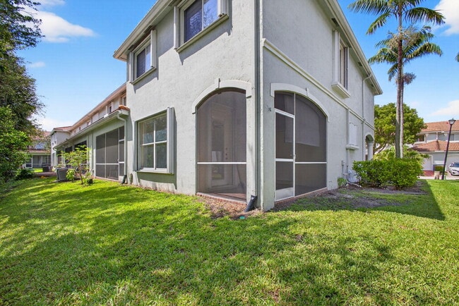 Building Photo - 2213 Oakmont Dr