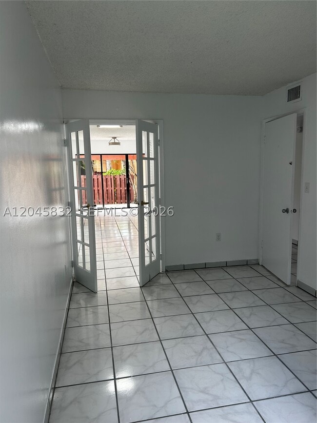 Building Photo - 301 W Park Dr
