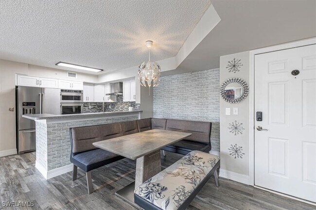 Primary Photo - 1205 Wildwood Lakes Blvd