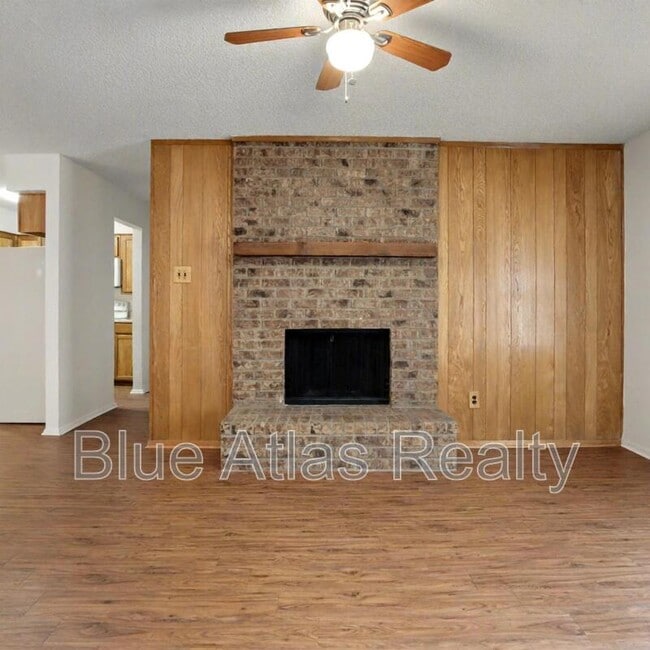 Building Photo - 7016 Lincoln Dr
