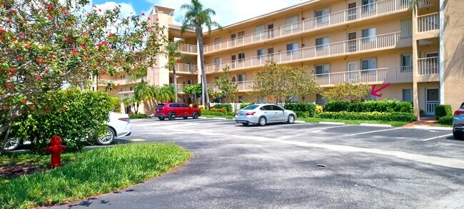 Building Photo - 6865 Huntington Ln