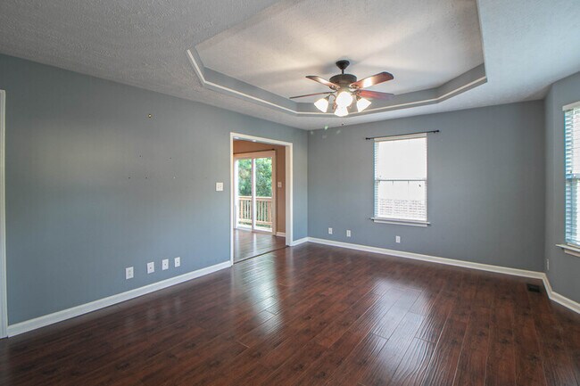 Building Photo - 570 Somerset Ln
