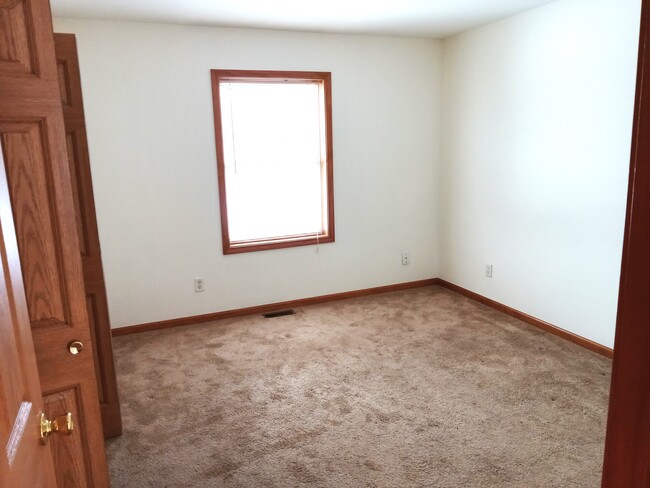 large bedroom large closet - 6608 Palmer Dr NW