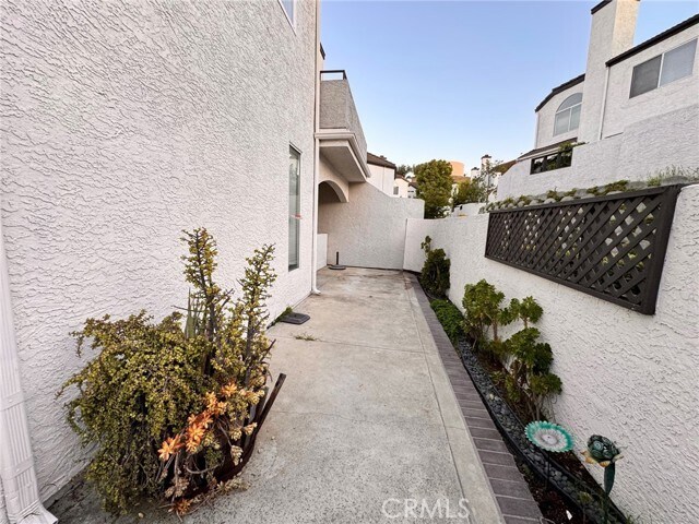 Building Photo - 13133 Le Parc Blvd
