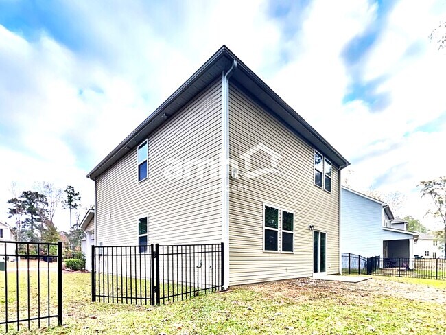 Building Photo - 121 Sweet Gum Dr