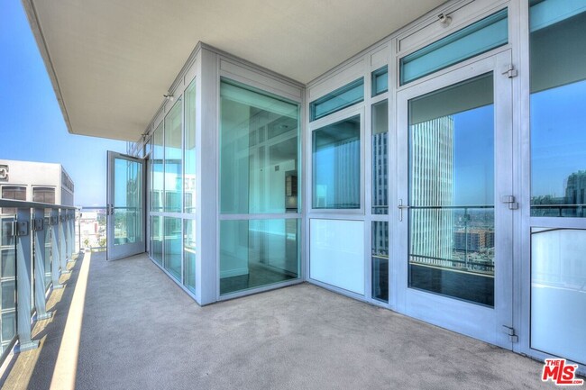 Building Photo - 3785 Wilshire Blvd
